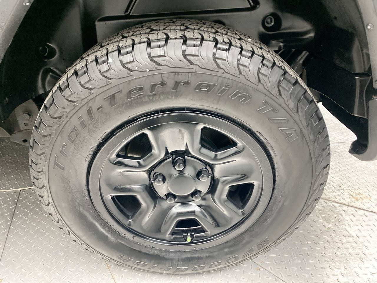 Used 2018 Jeep Wrangler Sport AWD/4WD image 10