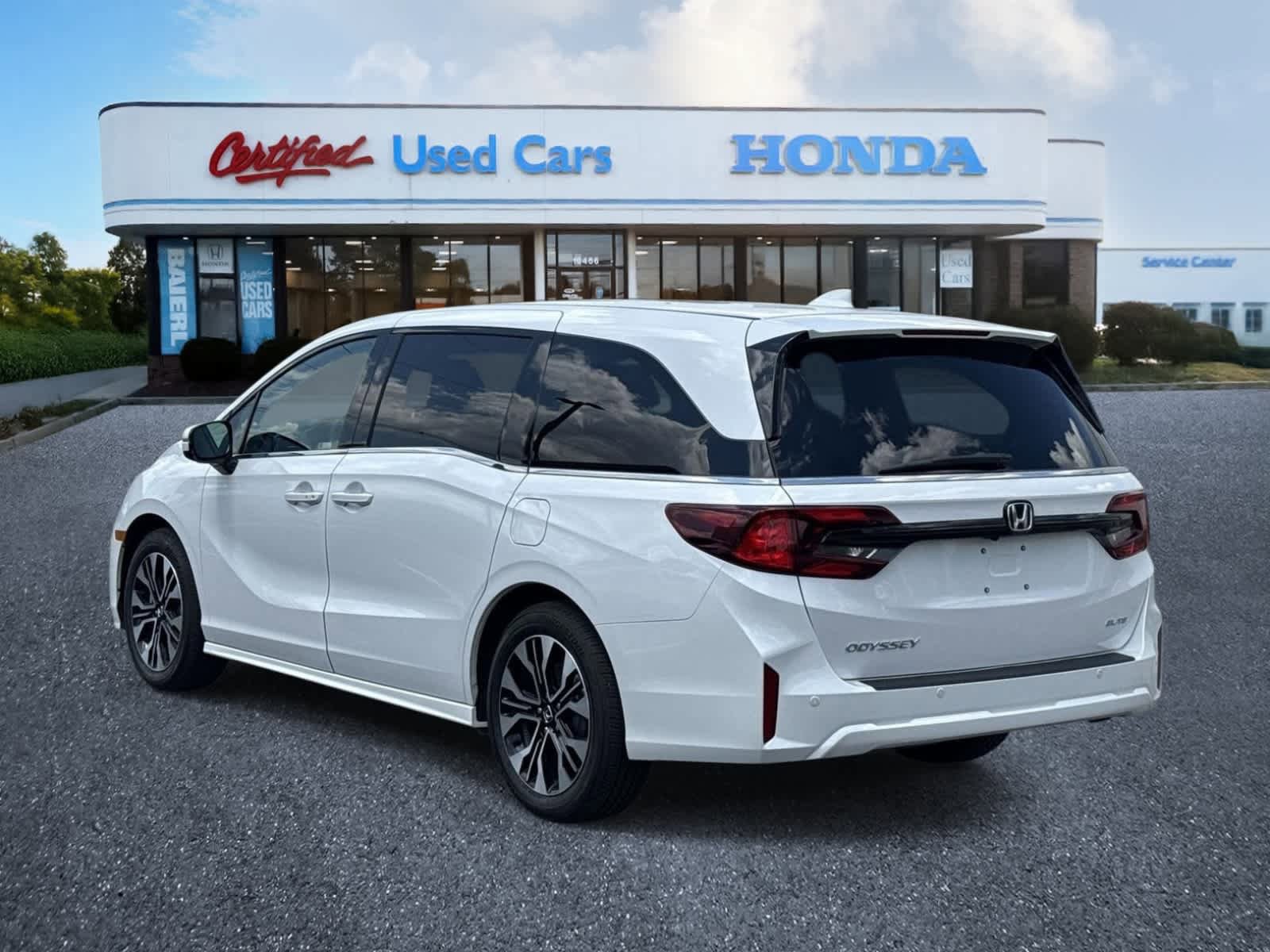 Used 2026 Honda Odyssey Elite image 3