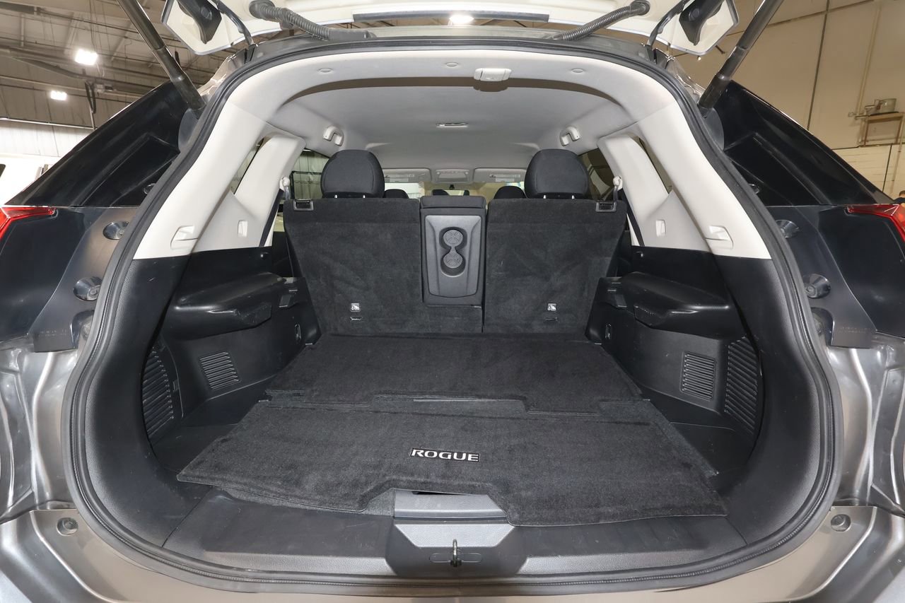 Used 2017 Nissan Rogue SV w/ SV Premium Package image 25