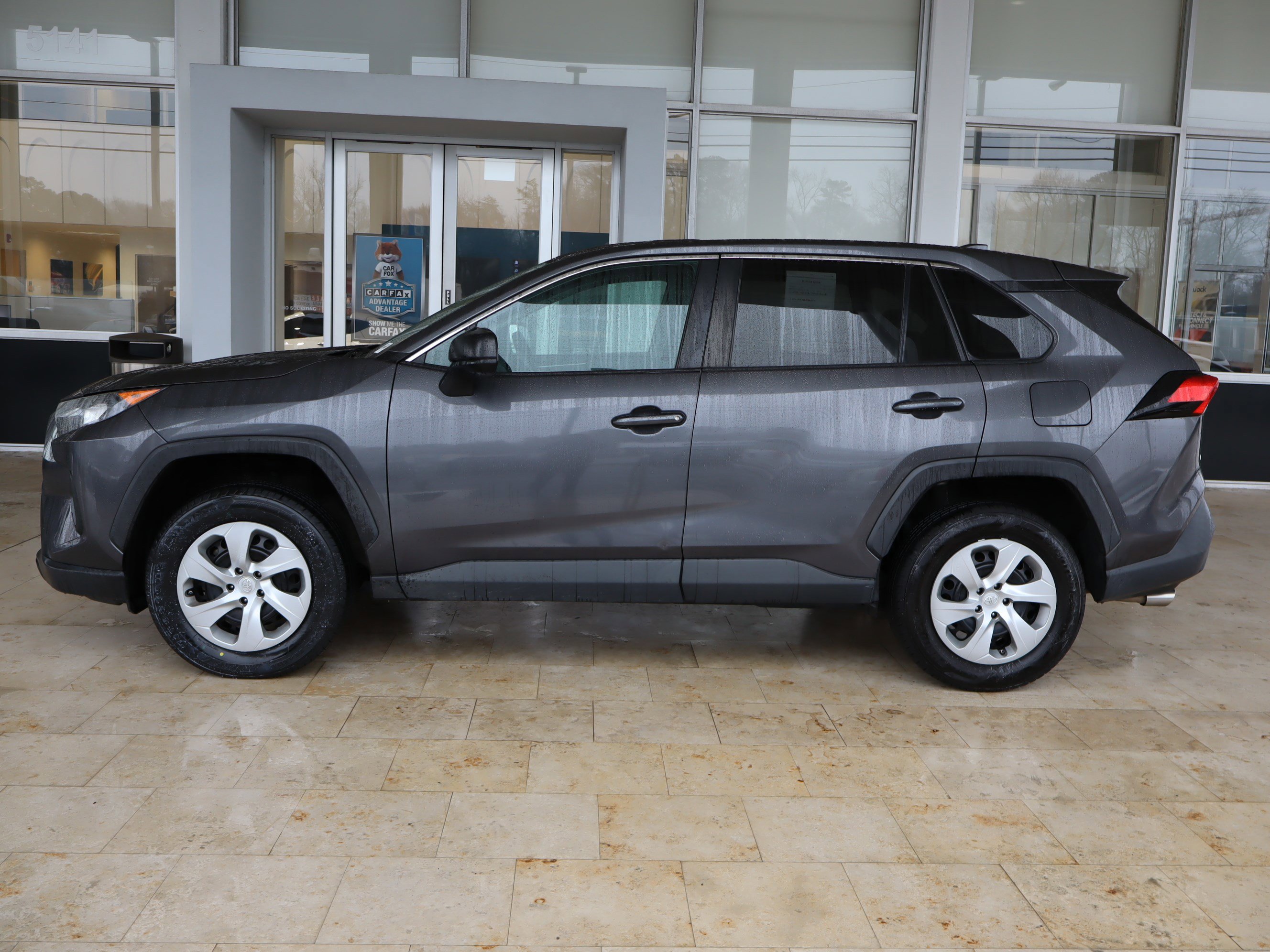 Used 2022 Toyota RAV4 LE image 7