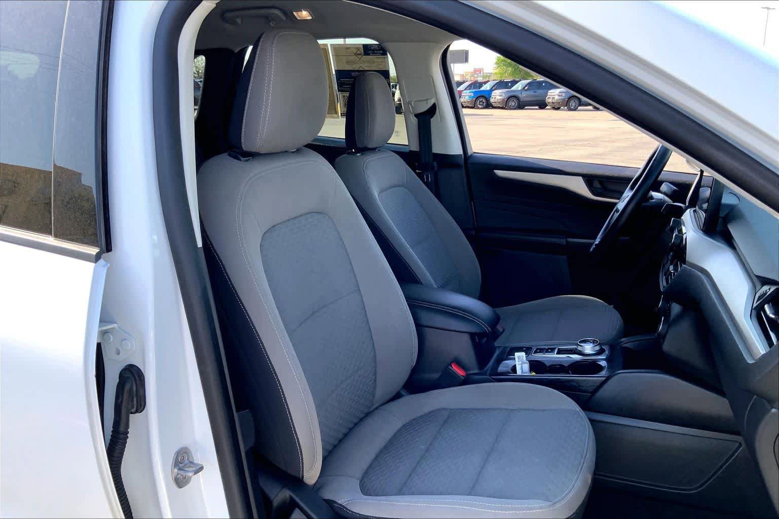 Certified 2022 Ford Escape SE w/ SE Sport Appearance Package FWD image 9