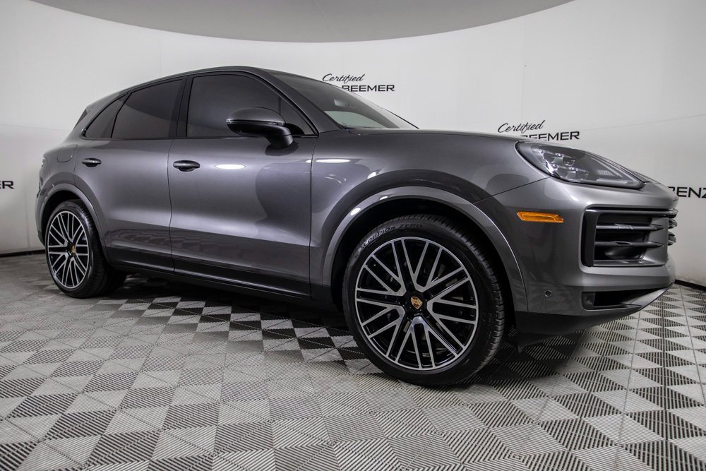 Used 2025 Porsche Cayenne image 3