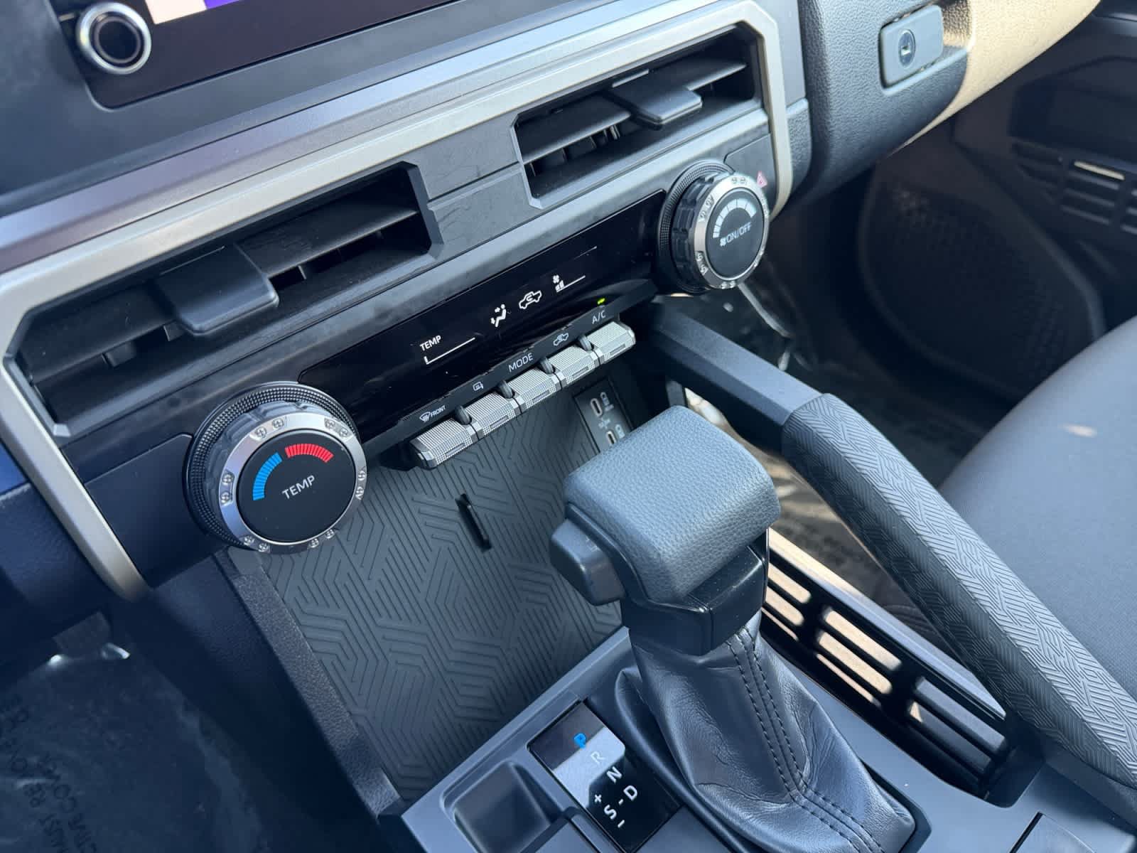 Used 2025 Toyota Tacoma SR5 AWD/4WD image 26
