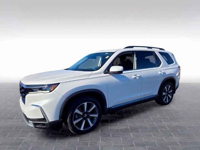 Used 2025 Honda Pilot Elite image 3
