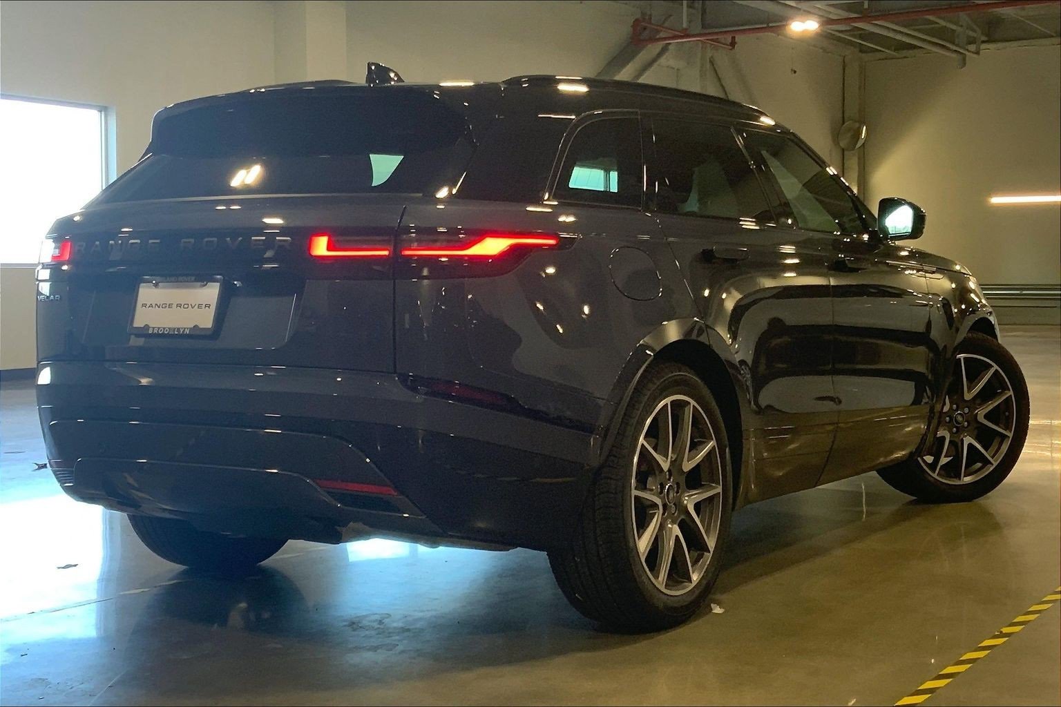 Used 2026 Land Rover Range Rover Velar Dynamic SE image 12