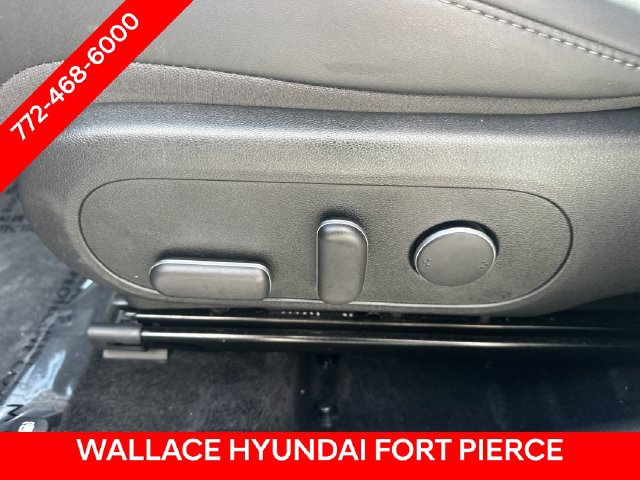 Used 2025 Hyundai Kona Limited FWD image 22