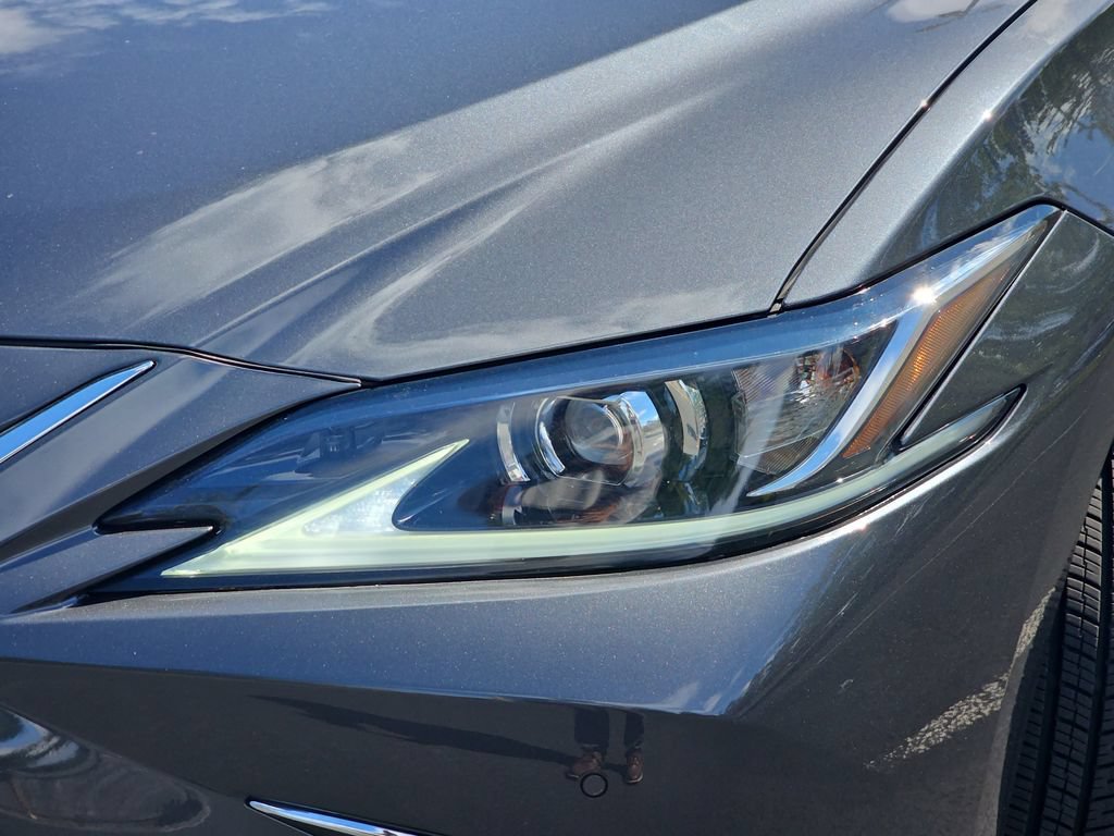 Certified 2022 Lexus ES 300h w/ Premium Package FWD image 31