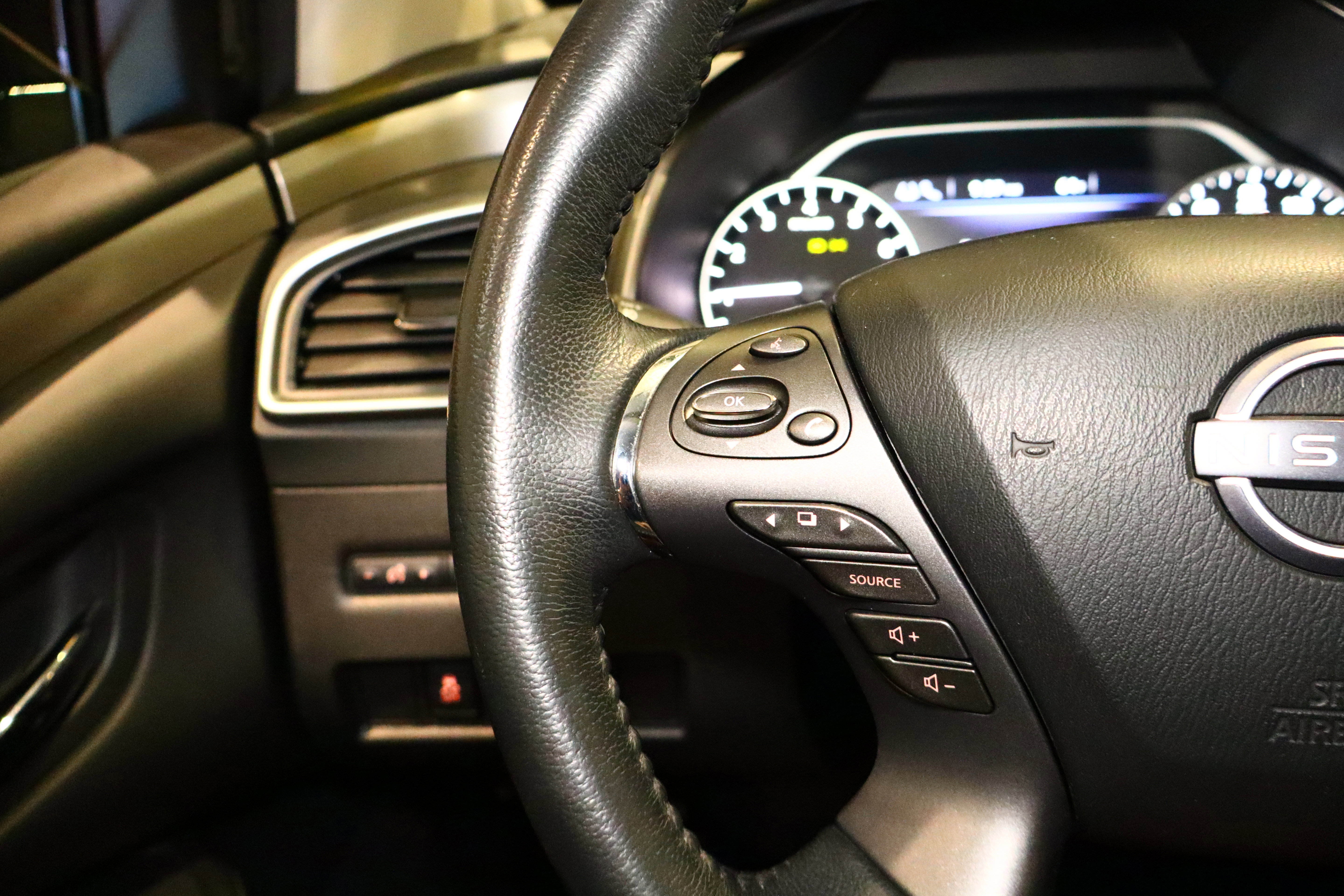 Used 2023 Nissan Murano SV image 11