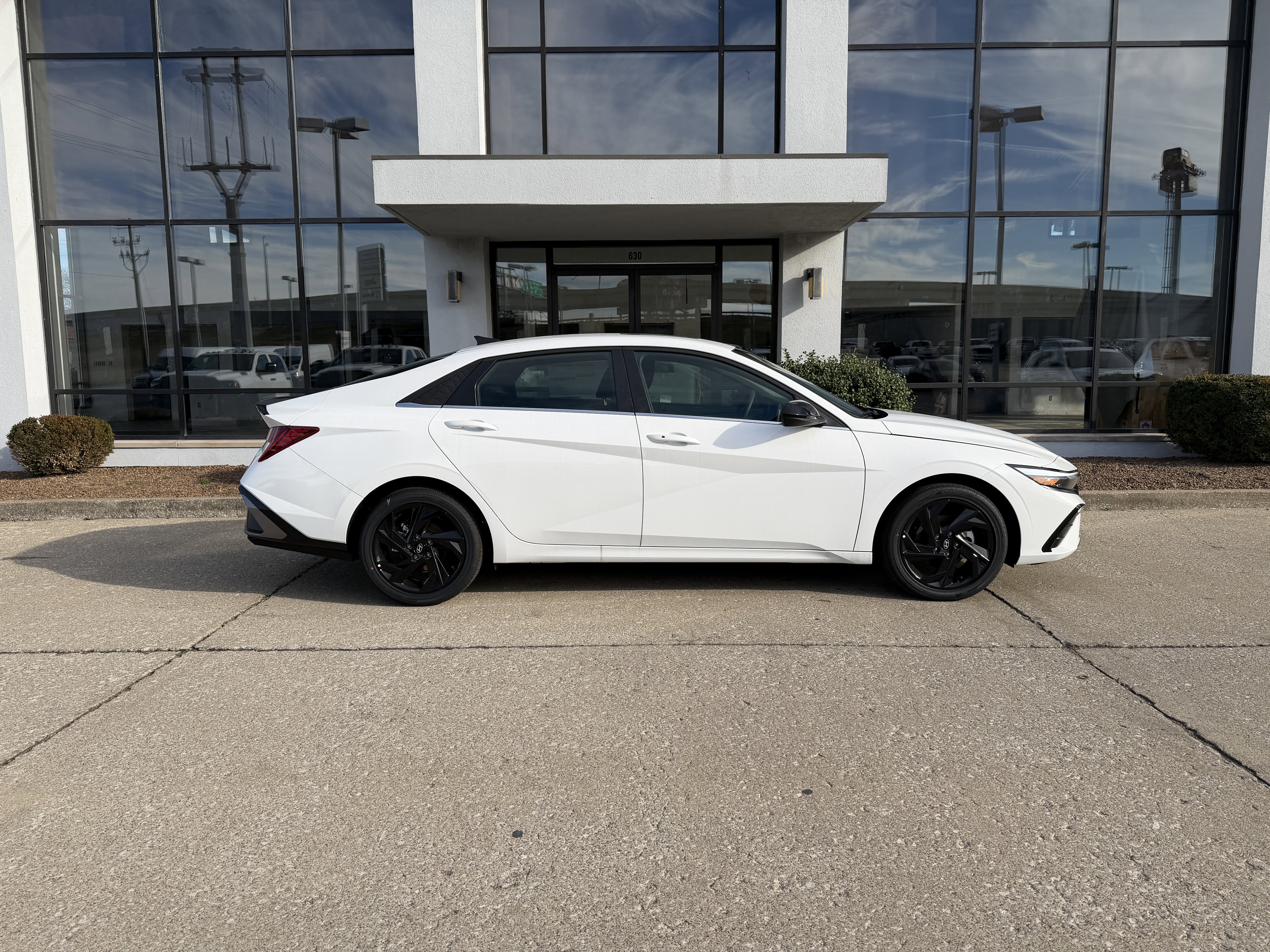 New 2026 Hyundai Elantra SEL Sport FWD image 3