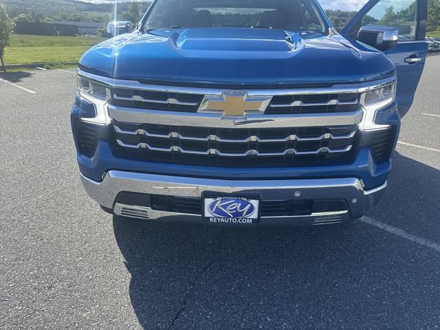 Used 2022 Chevrolet Silverado 1500 LTZ w/ Z71 Off-Road Package AWD/4WD image 32
