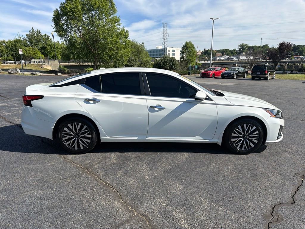 Used 2023 Nissan Altima 2.5 SV FWD image 8
