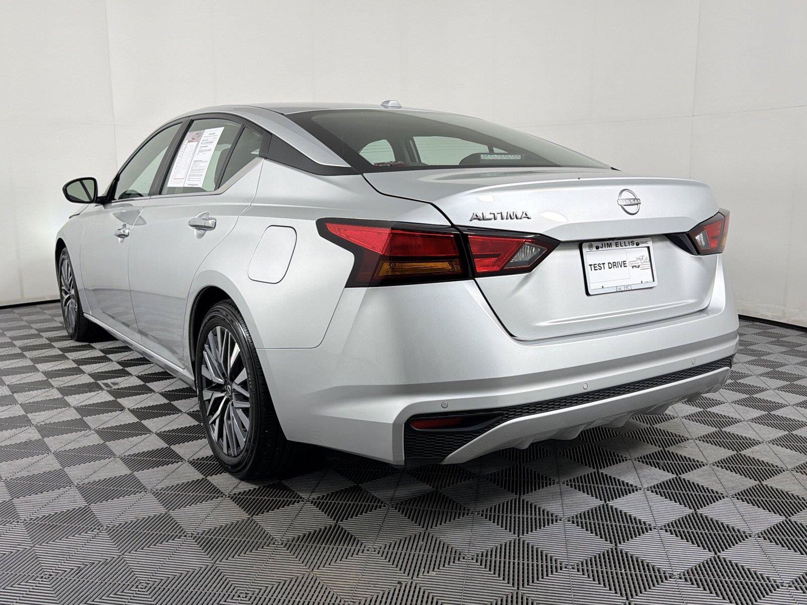 Used 2025 Nissan Altima 2.5 SV FWD image 4