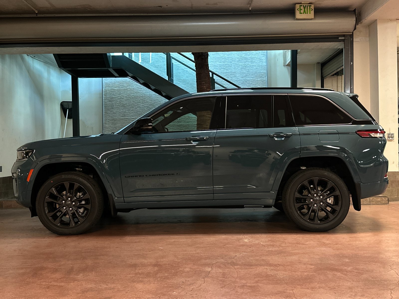 New 2026 Jeep Grand Cherokee Limited AWD/4WD image 2