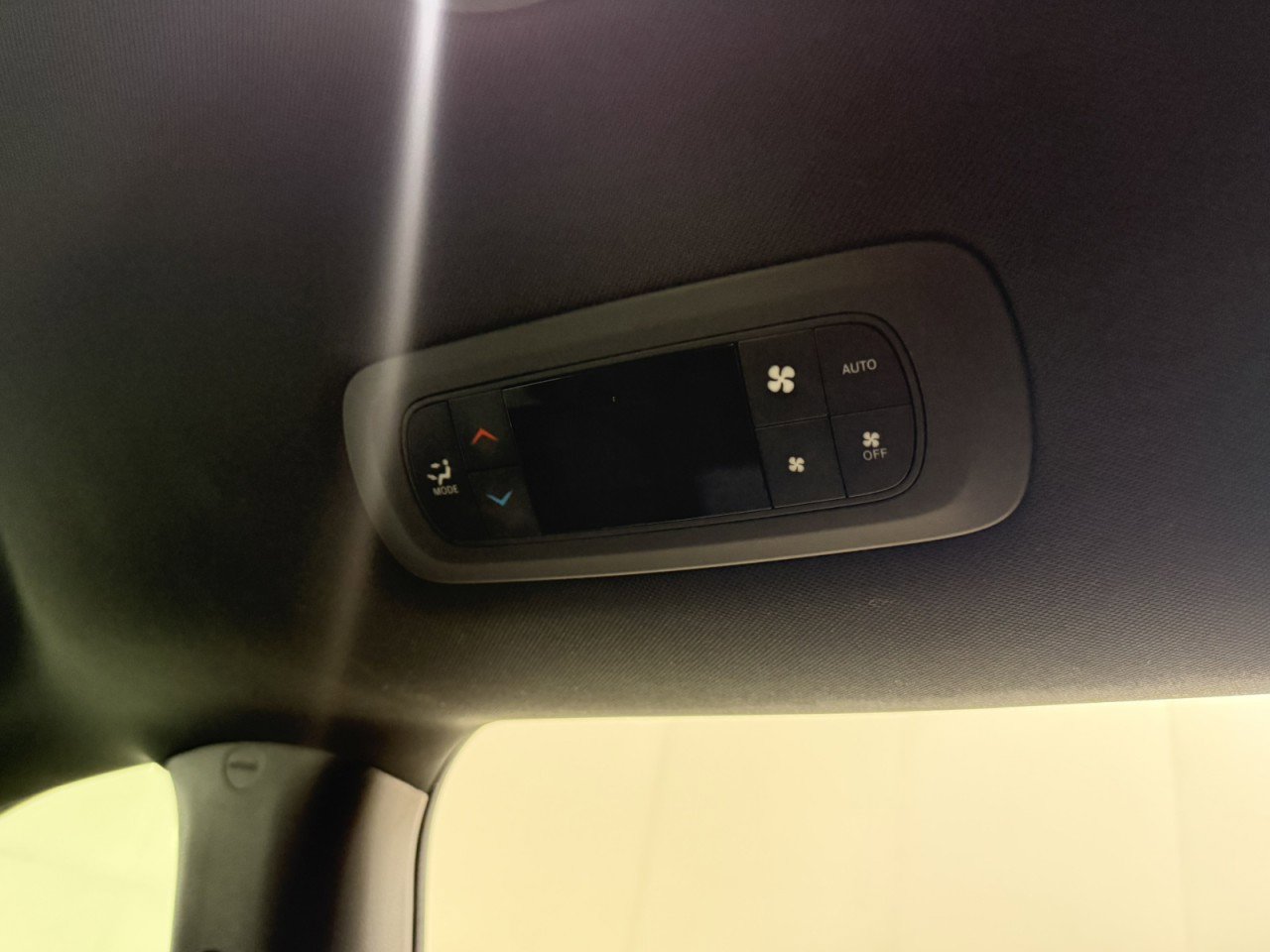 Used 2023 Chrysler Pacifica Touring image 14