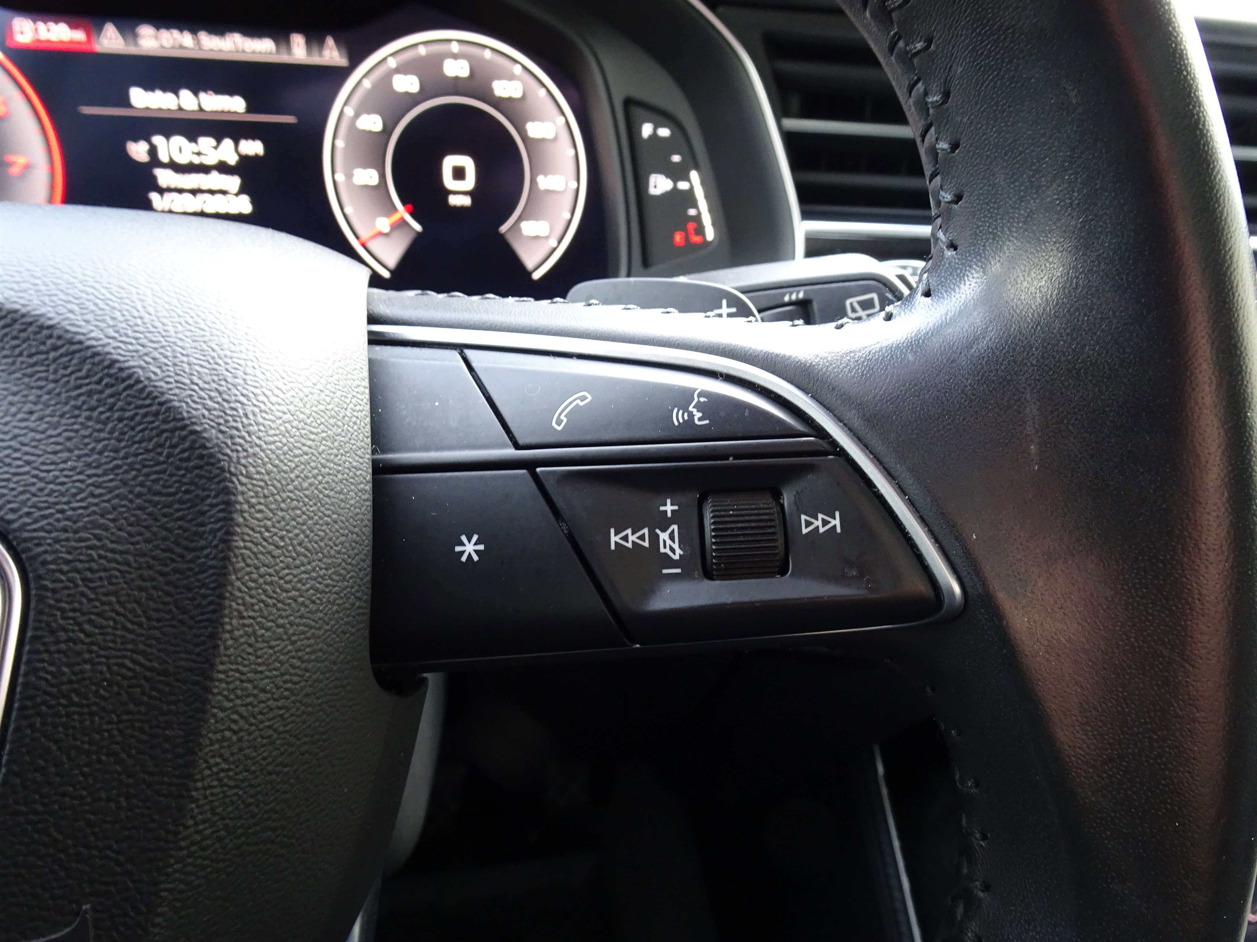 Used 2019 Audi Q8 Prestige w/ Luxury Package image 34