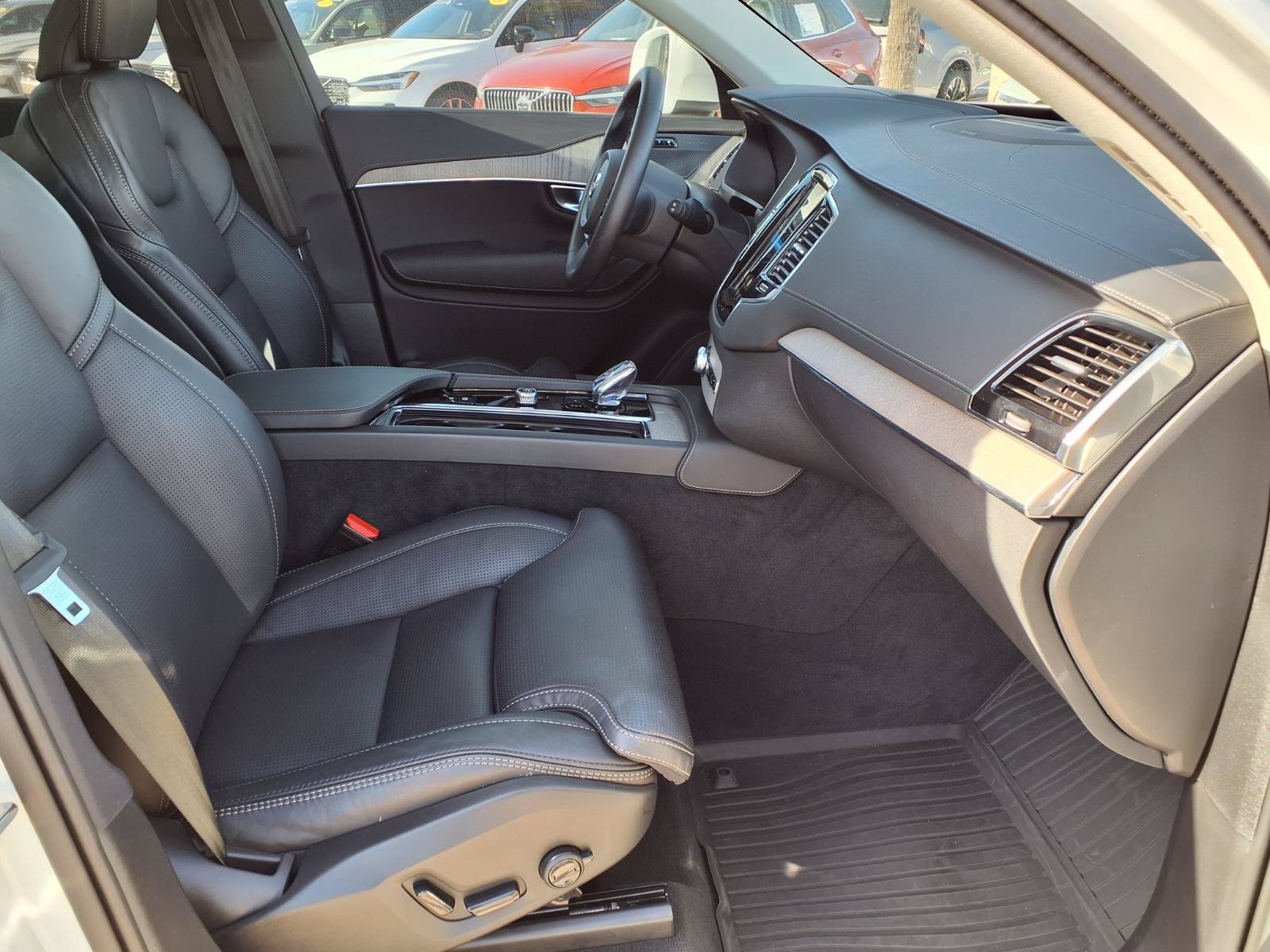 Certified 2025 Volvo XC90 B6 Ultra w/ Protection Package AWD/4WD image 11
