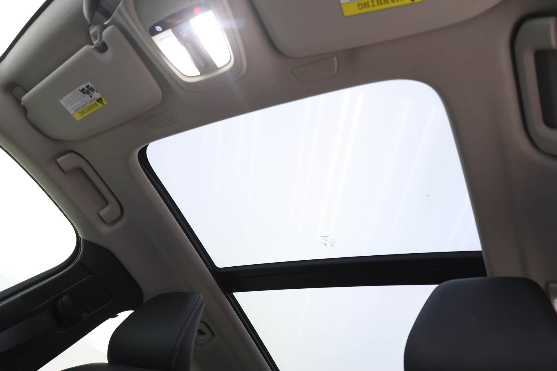 Certified 2024 Volvo XC40 B5 Plus image 20