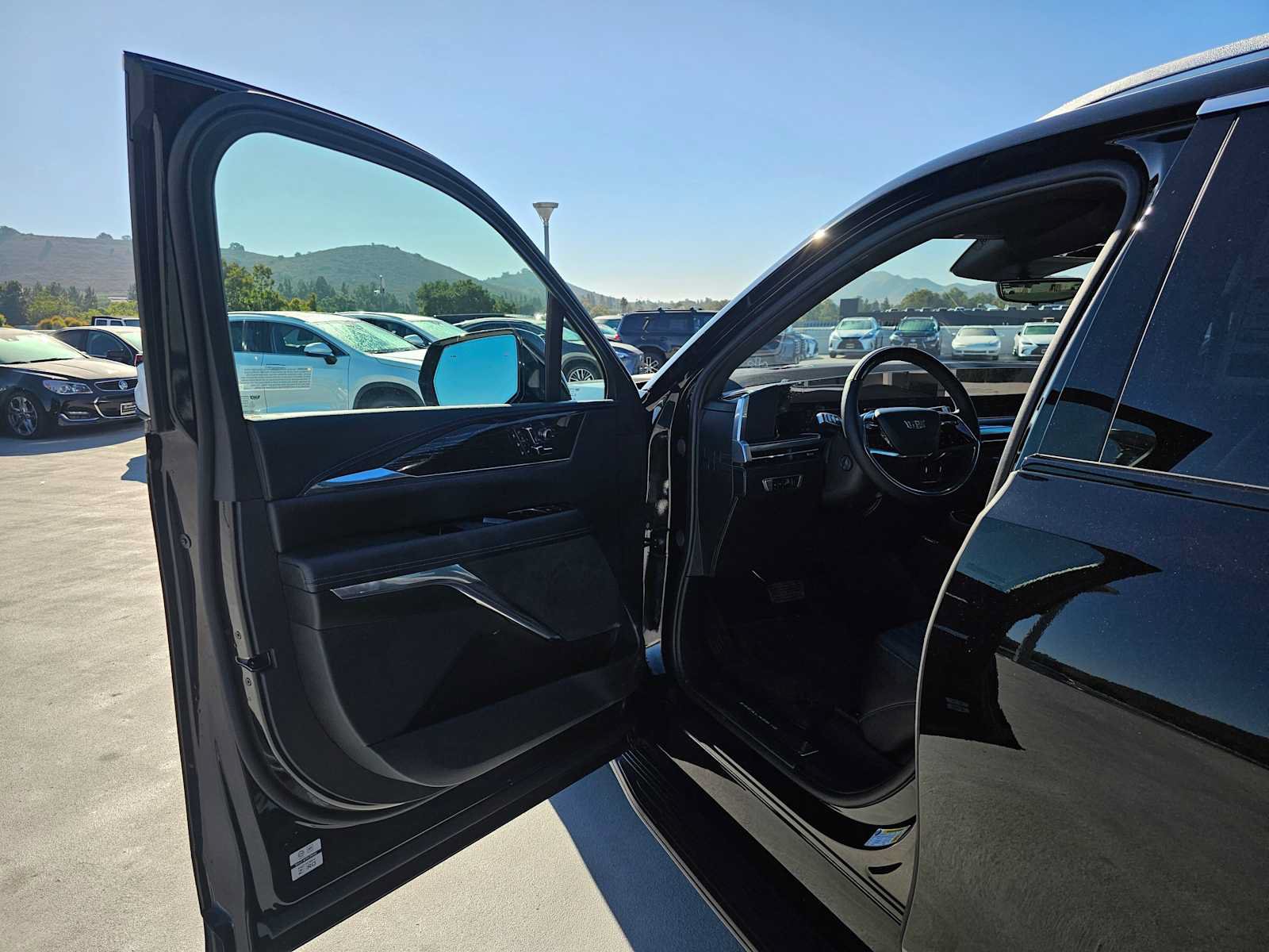 New 2026 Cadillac Escalade IQL Luxury w/ LPO, Radiant Package AWD/4WD image 24