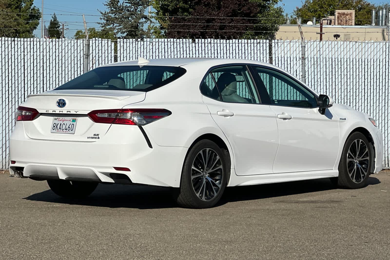 Used 2019 Toyota Camry SE w/ Audio Package FWD image 3