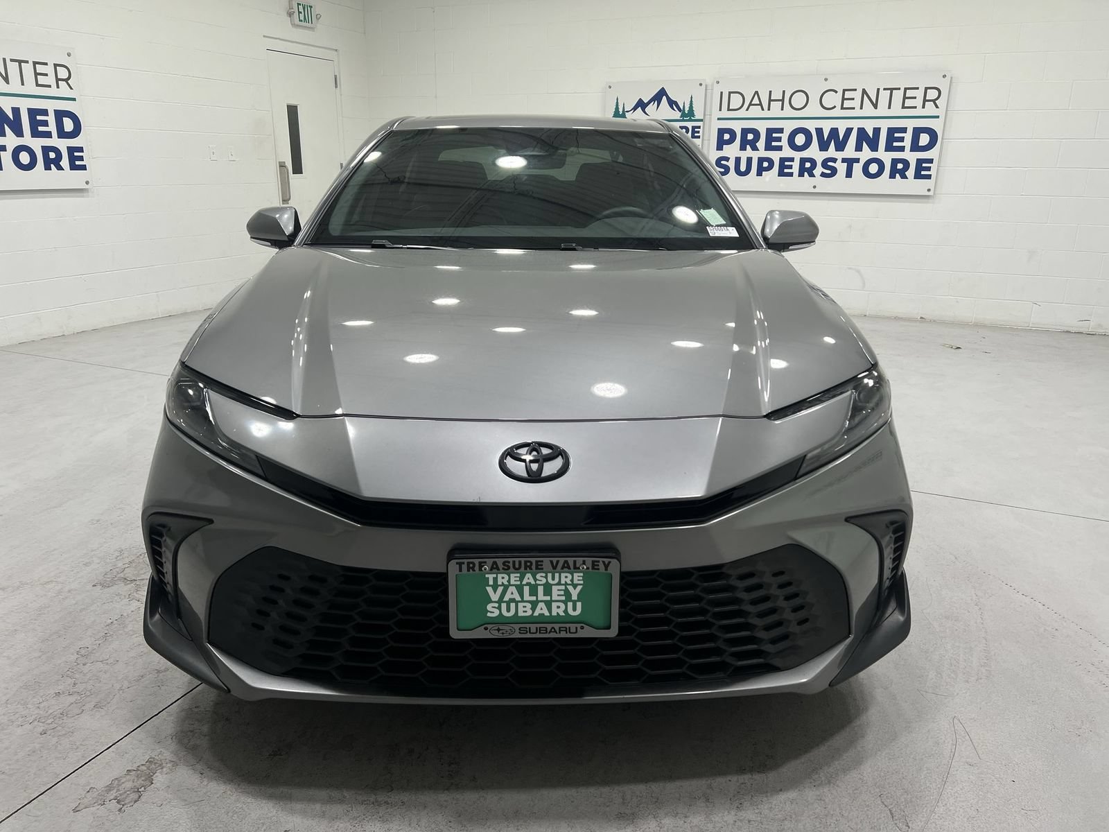Used 2025 Toyota Camry SE w/ Multimedia Upgrade Package AWD/4WD image 3