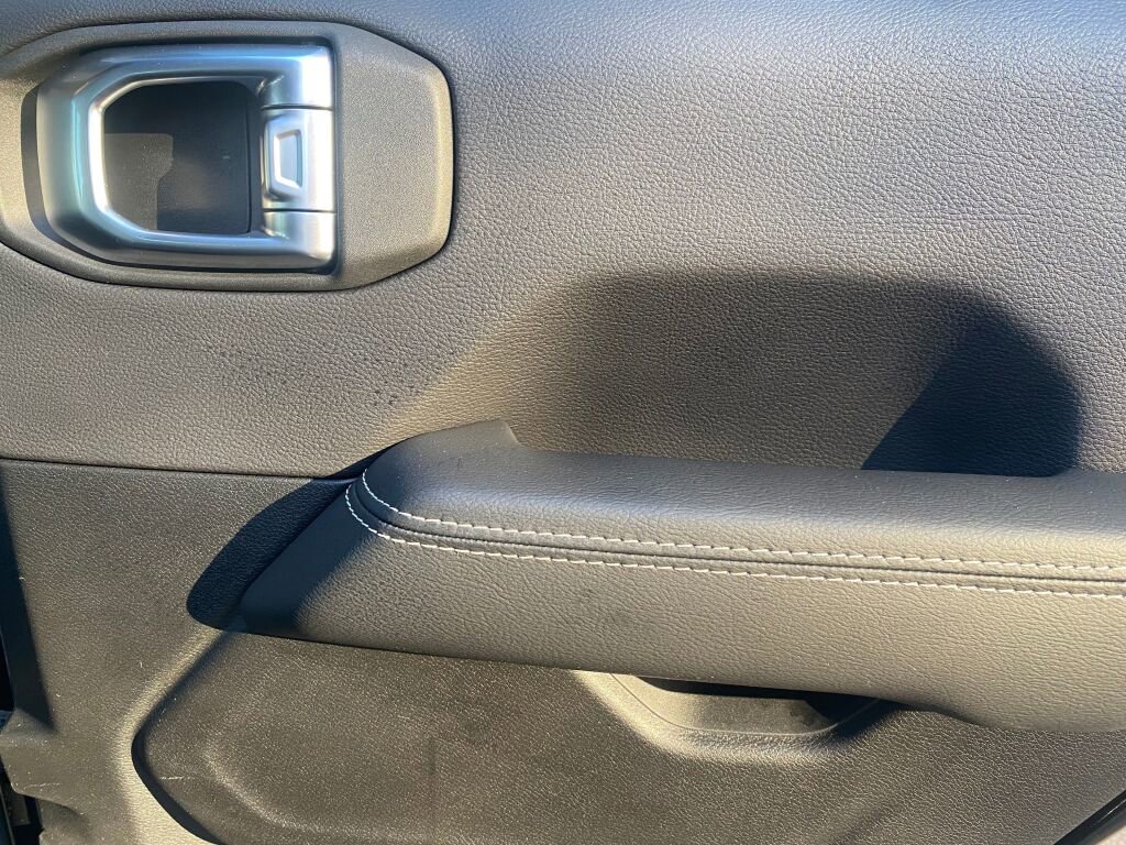 Used 2022 Jeep Wrangler Unlimited Sahara w/ Cold Weather Group image 20