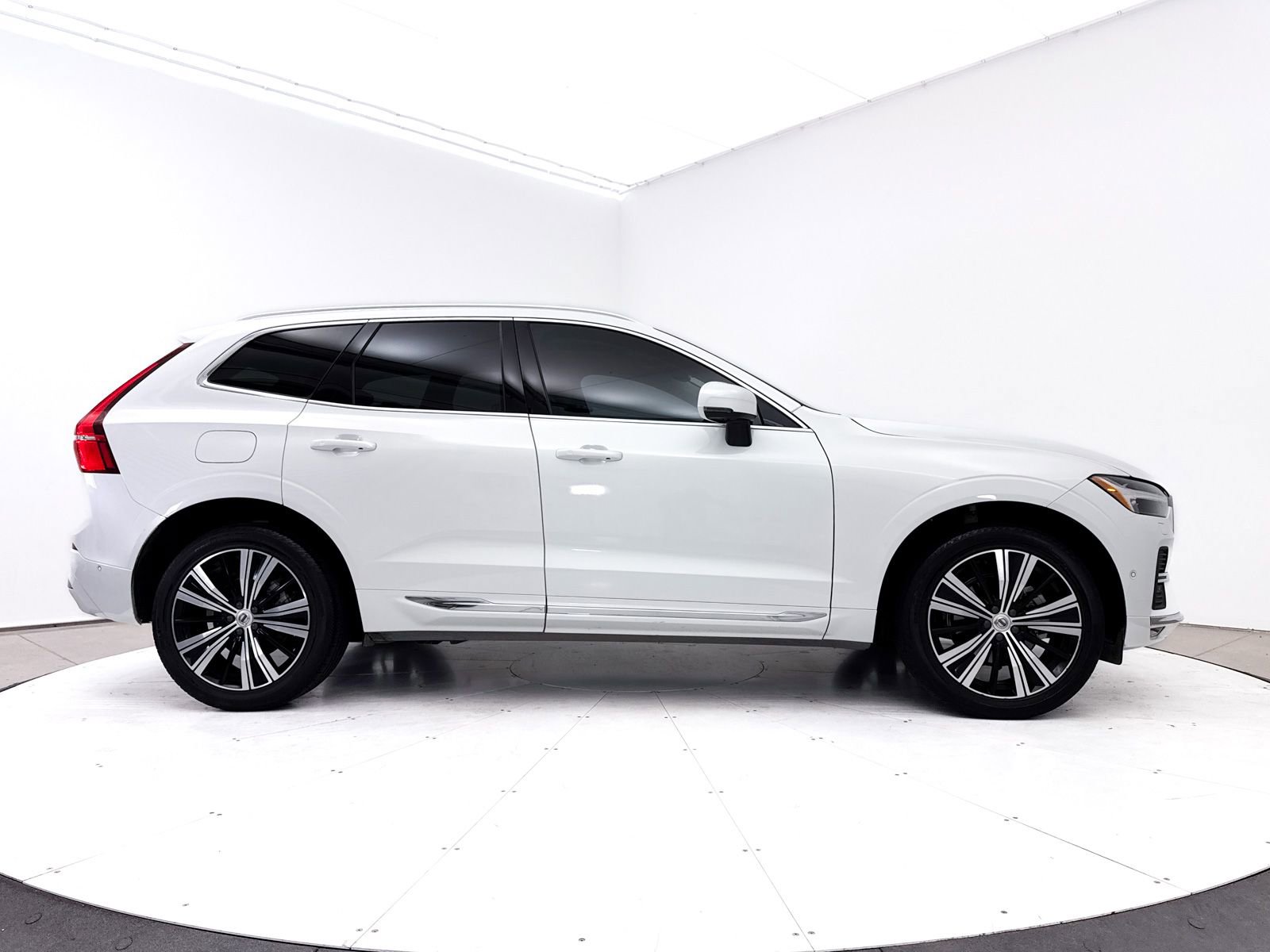 Used 2023 Volvo XC60 B5 Plus w/ Protection Package Premier FWD image 38