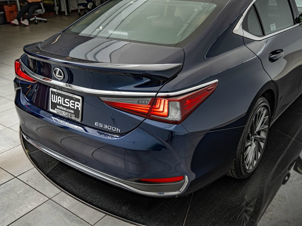 Certified 2025 Lexus ES 300h Ultra Luxury w/ Accessory Package (Z2) FWD image 16