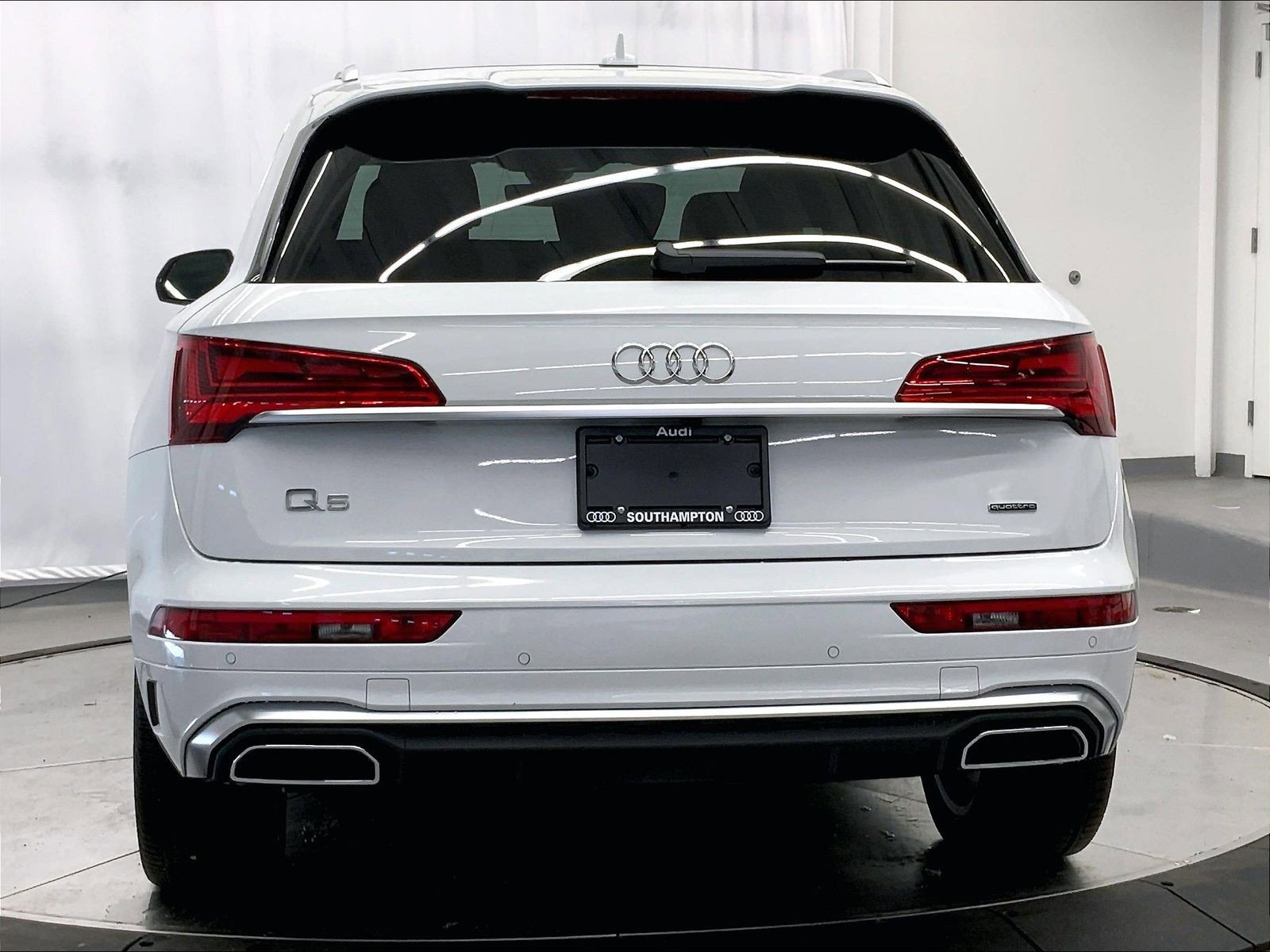 Used 2025 Audi Q5 2.0T Premium Plus w/ Premium Plus Package image 3
