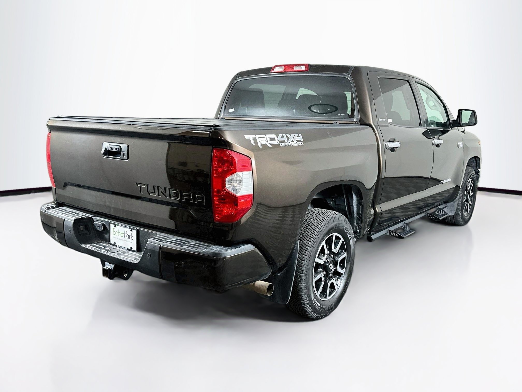 Used 2018 Toyota Tundra Limited w/ Limited Premium Package AWD/4WD image 9
