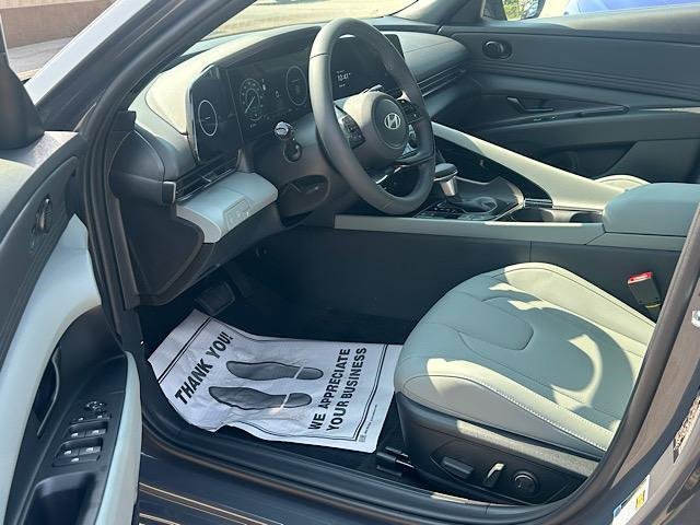 New 2025 Hyundai Elantra Limited image 8