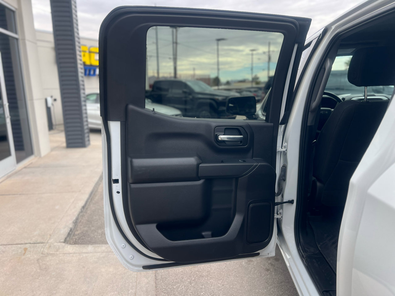 Used 2024 Chevrolet Silverado 1500 Custom Trail Boss w/ LPO, Dark Essentials Package image 24