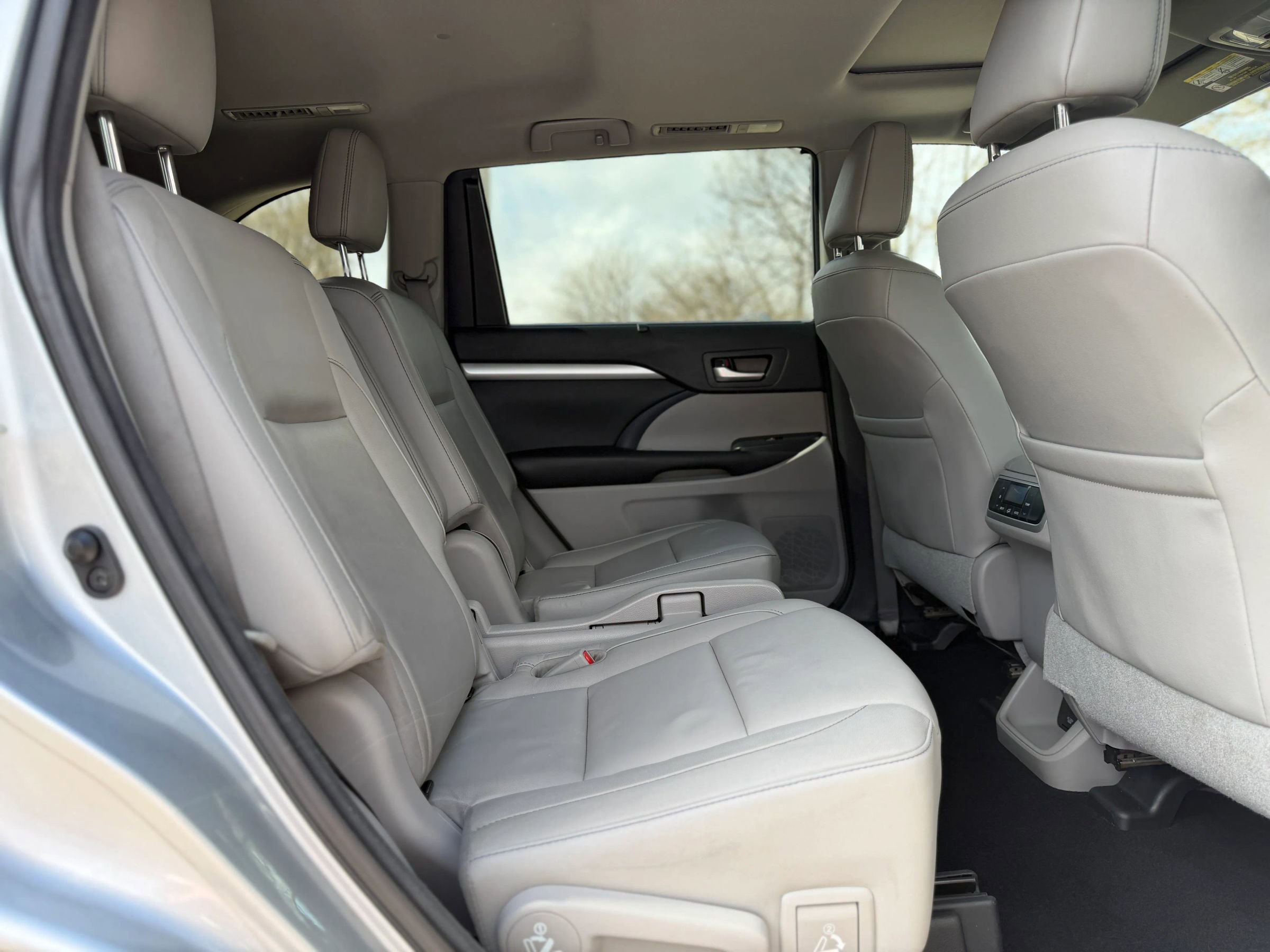 Used 2017 Toyota Highlander XLE image 34