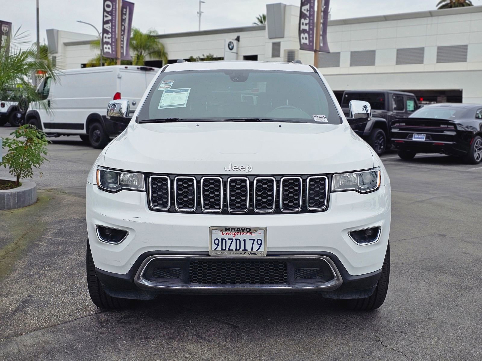 Used 2020 Jeep Grand Cherokee Limited w/ Luxury Group II image 2