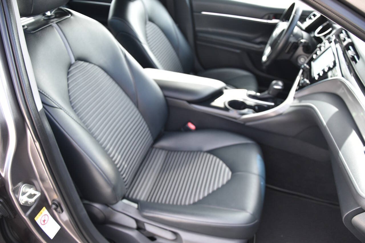 Used 2018 Toyota Camry SE FWD image 11