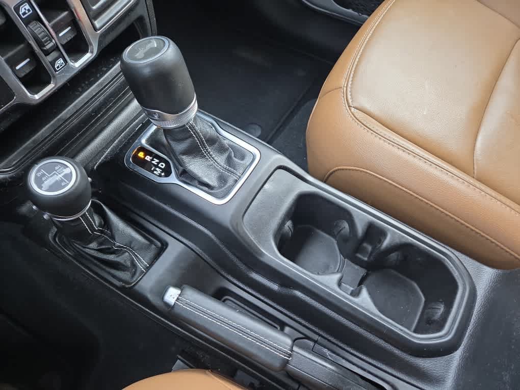 Used 2023 Jeep Wrangler Unlimited Sahara w/ Cold Weather Group AWD/4WD image 27