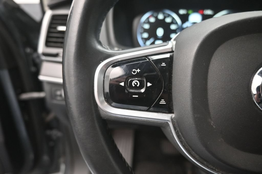 Used 2018 Volvo XC90 T6 Momentum w/ Convenience Package AWD/4WD image 6
