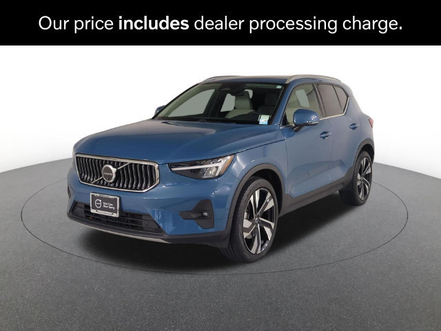 Certified 2024 Volvo XC40 B5 Plus w/ Climate Package AWD/4WD image 1