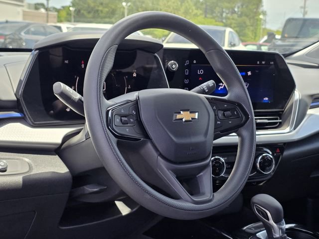 Used 2025 Chevrolet Trax LT FWD image 23