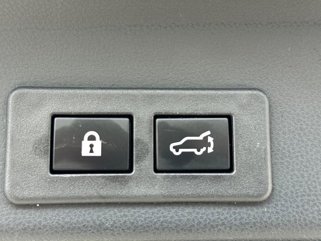 Used 2022 Subaru Ascent Limited w/ Technology Package image 35