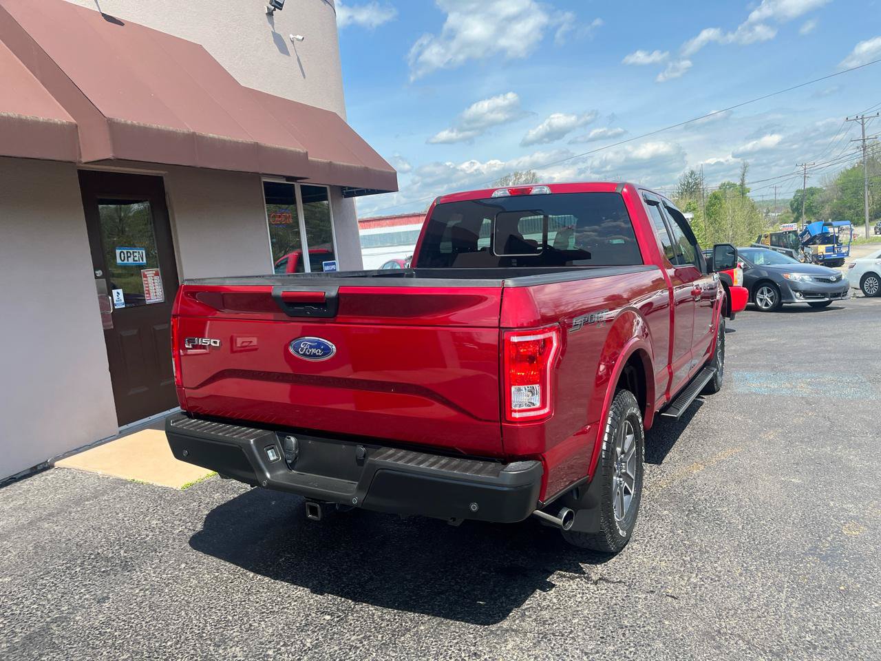 Used 2017 Ford F150 XLT w/ Equipment Group 302A Luxury AWD/4WD image 6