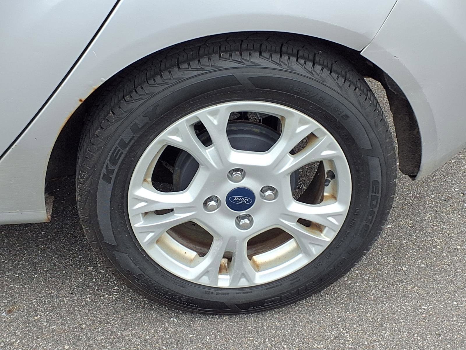 Used 2015 Ford Fiesta SE image 24