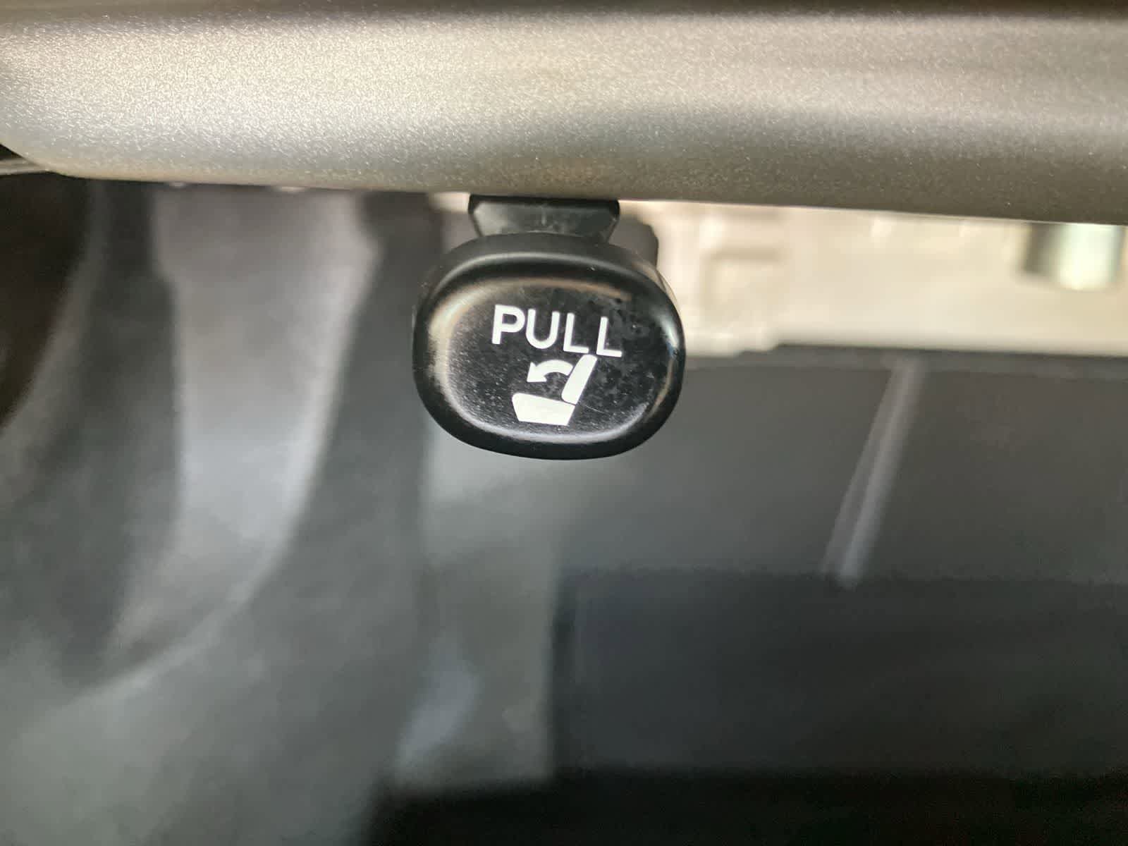 Used 2018 Toyota Camry FWD image 29