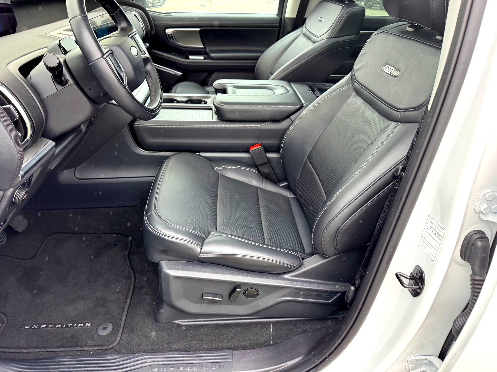 Used 2025 Ford Expedition Max Platinum AWD/4WD image 12
