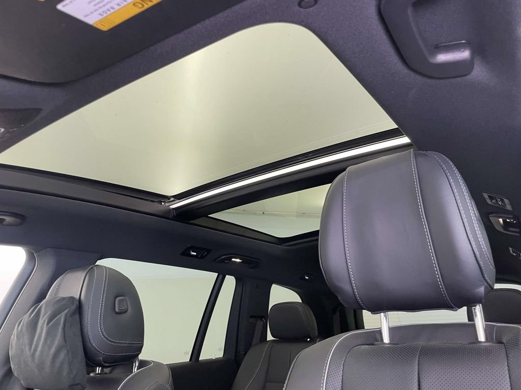 Used 2025 Mercedes-Benz GLS 580 4MATIC image 14