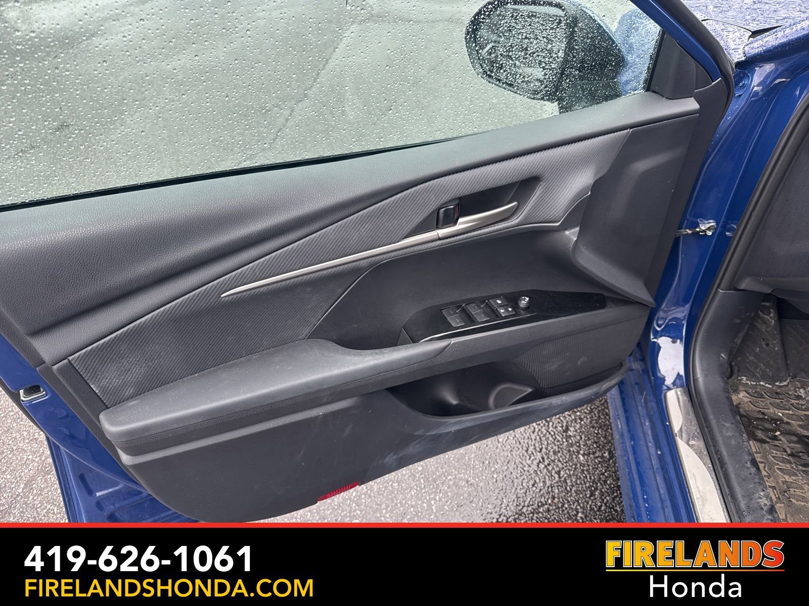 Used 2025 Toyota Camry SE FWD image 13
