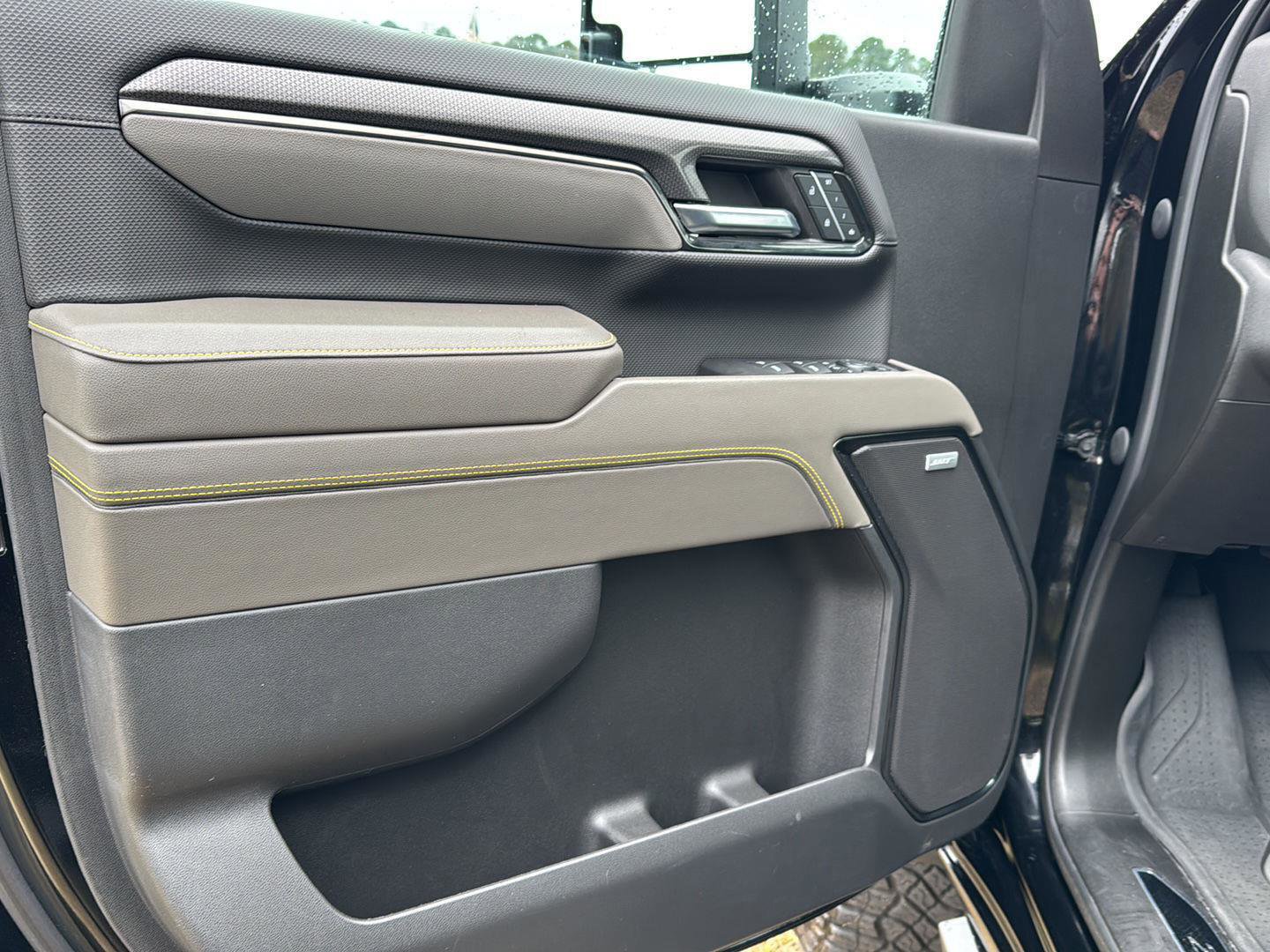 Used 2024 Chevrolet Silverado 2500 ZR2 w/ Technology Package image 14