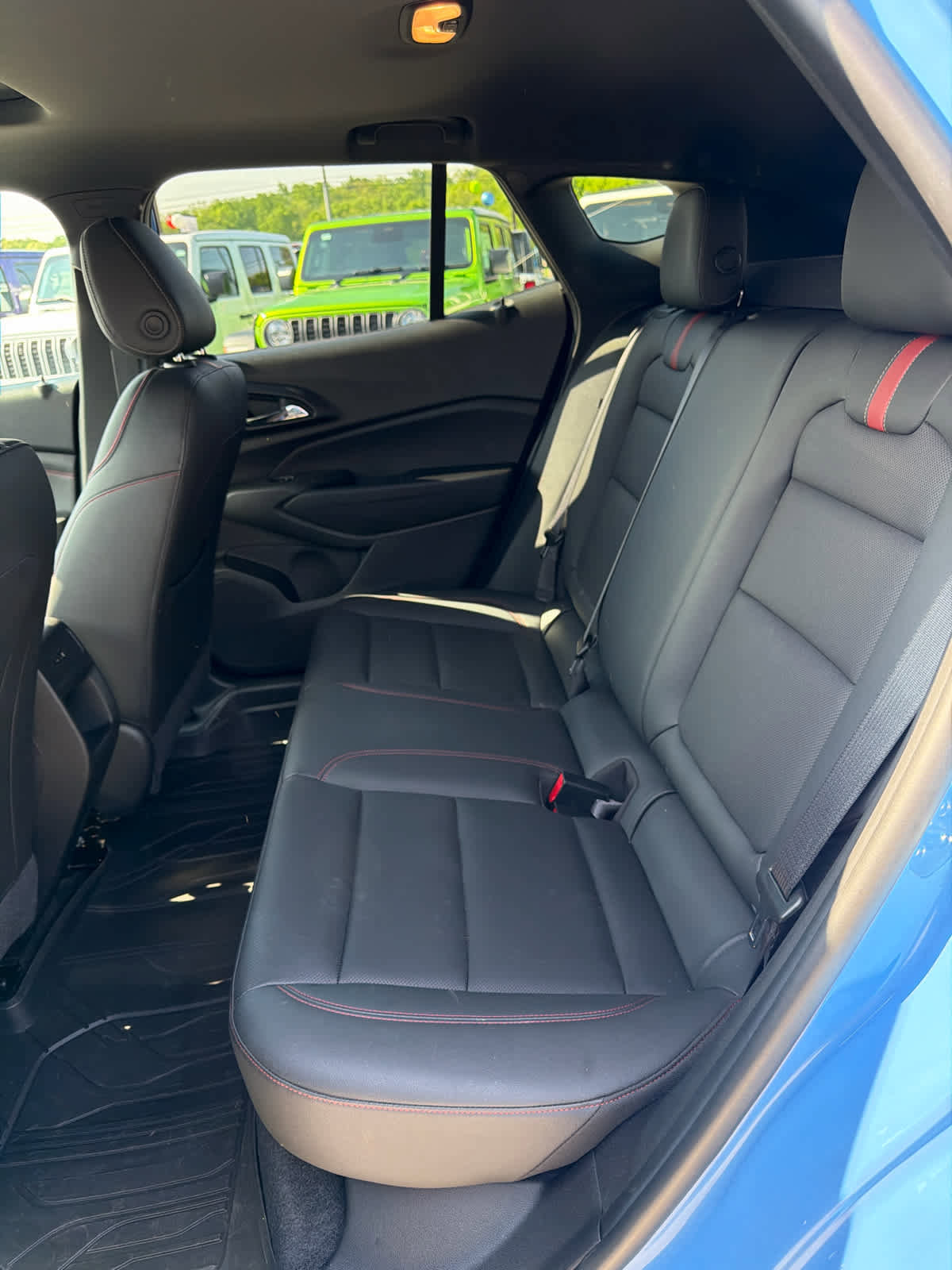 Used 2024 Chevrolet Trax RS w/ Sunroof Package image 11