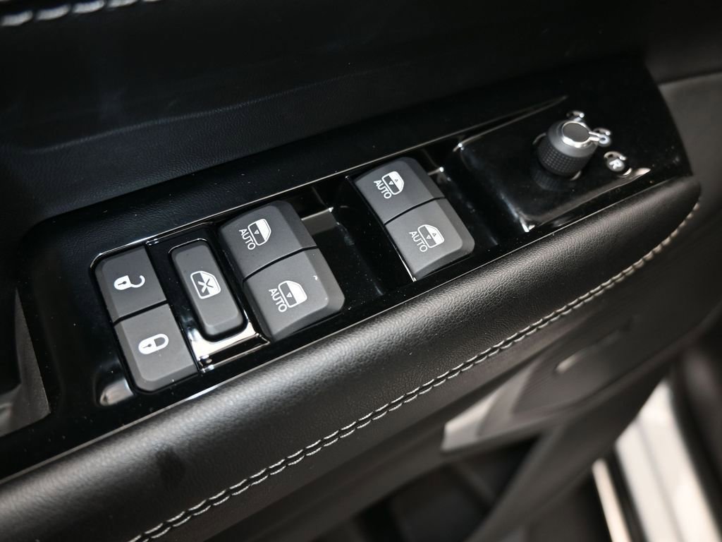 Used 2023 Jeep Wagoneer L Series III w/ Preferred Equipment Group image 12