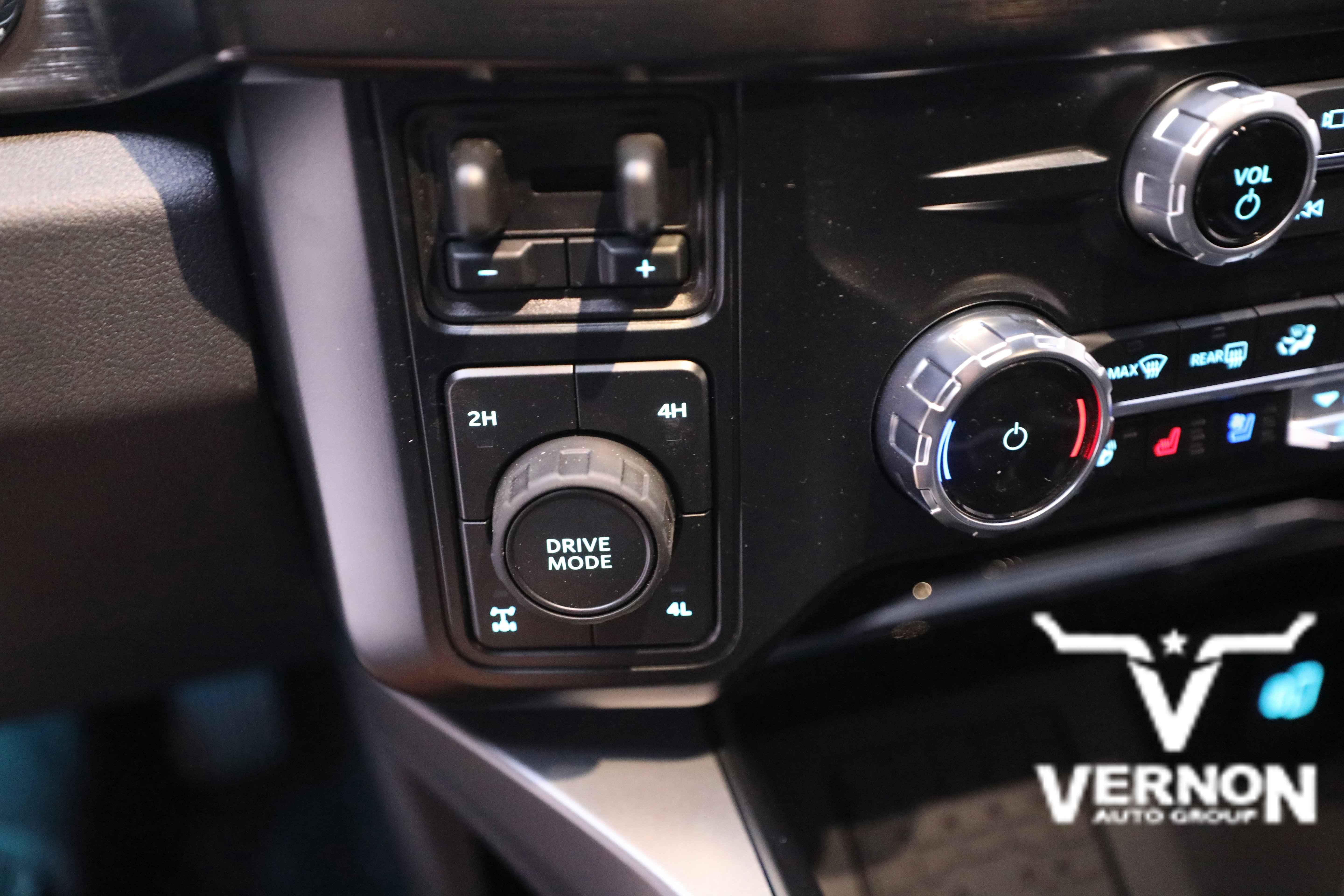 New 2026 Ford F250 Lariat w/ Chrome Package image 24