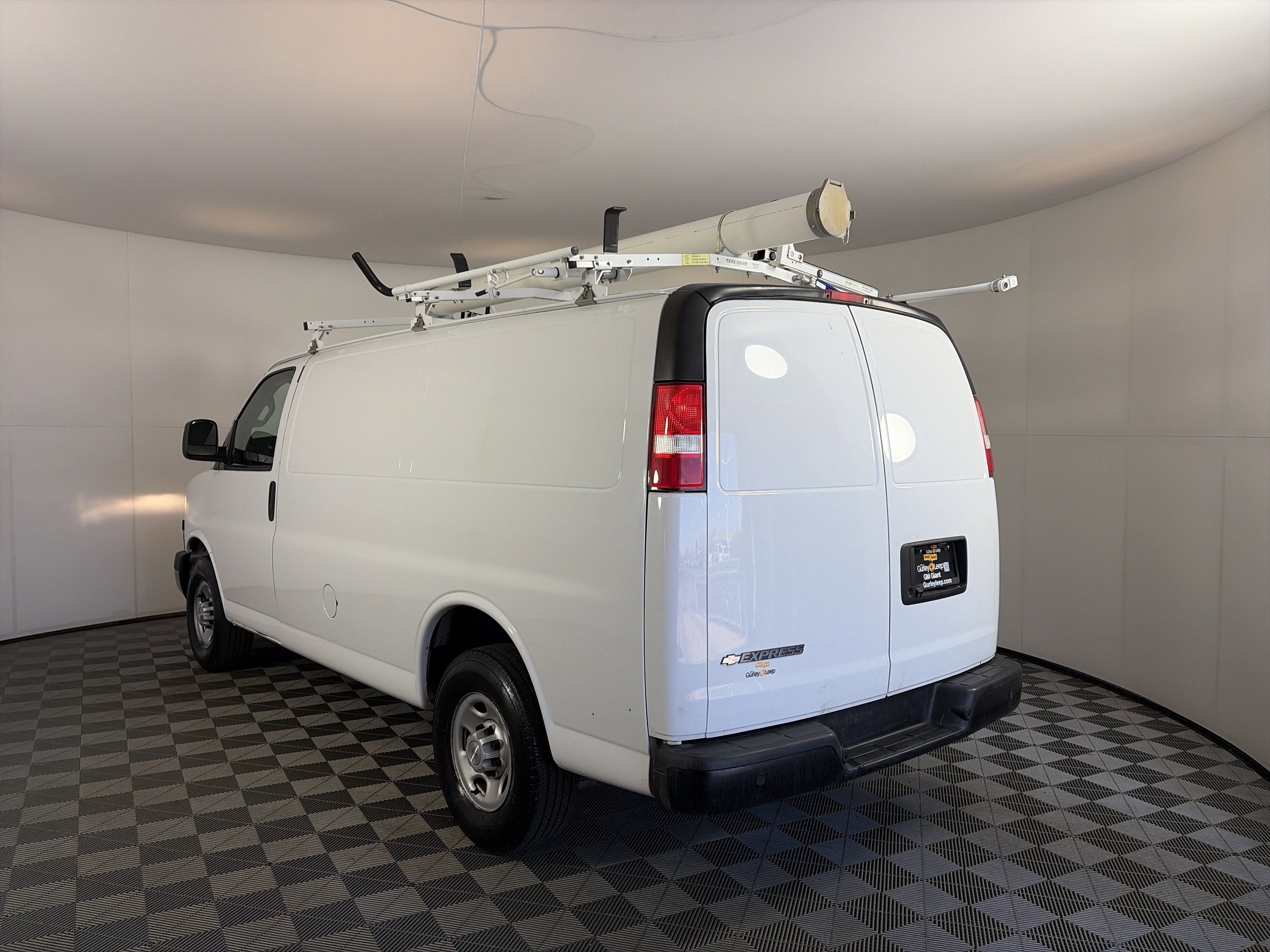 Used 2019 Chevrolet Express 3500 w/ Driver Convenience Package RWD image 3